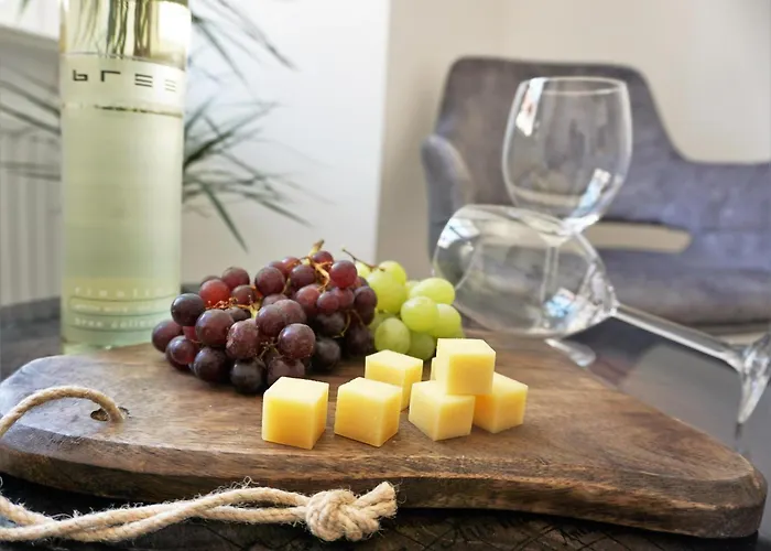 Hogulu - Unweit Der Jahrtausendbruecke 8 *